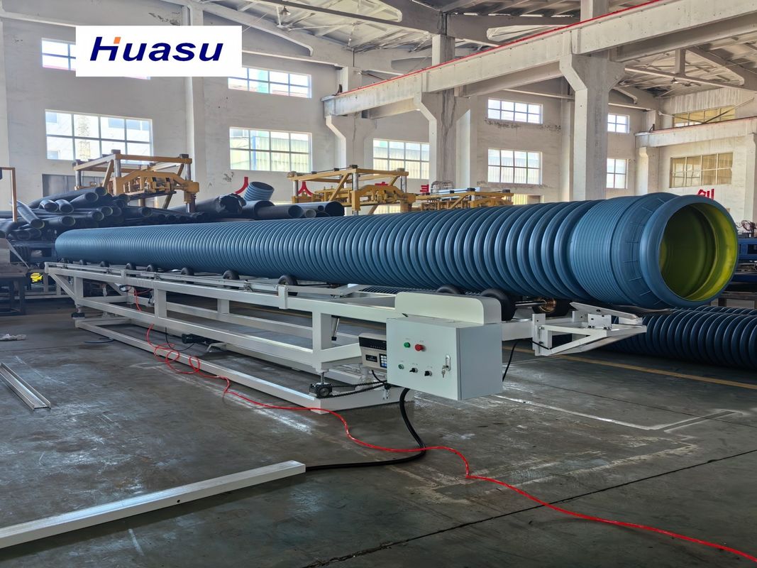 Máy đùn ống gân PVC với công suất 60-2000kg/h, đường kính ống 32-1600mm, có quy trình cắt trực tuyến