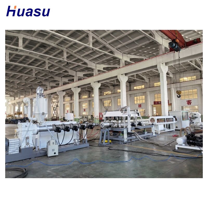 Dây chuyền đùn ống bảo vệ cáp với dải đường kính ống 32mm-1600mm, có giao diện màn hình cảm ứng điều khiển PLC và trục vít xử lý nitriding